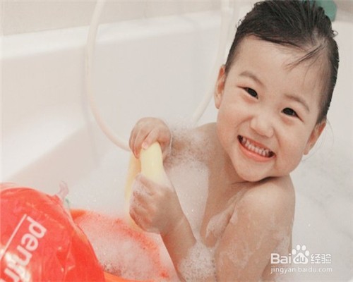 如何让宝宝喜欢洗澡