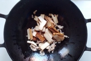 青蒜香干炒肉丝的做法