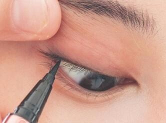 收起你的“放飞自我”好好化个妆，你也是女神