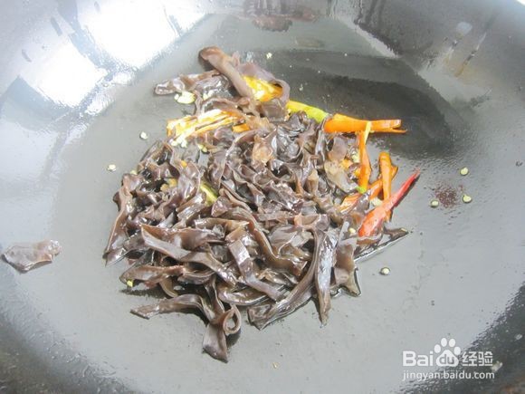 如何做出美味健康的金针菇黑木耳炒肉丝
