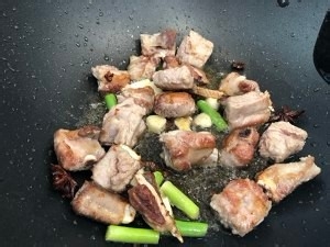 怎么做排骨烧土豆