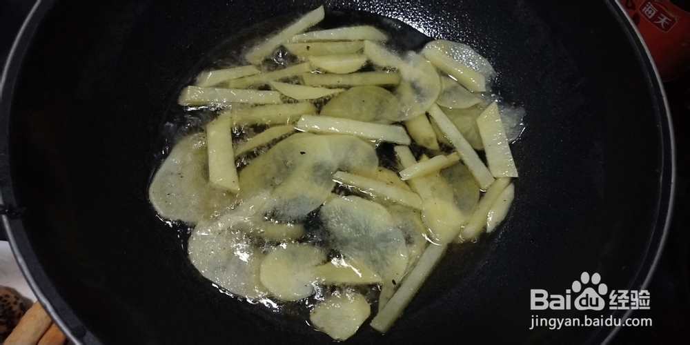 金黄香脆马铃薯片和马铃薯条的简单做法