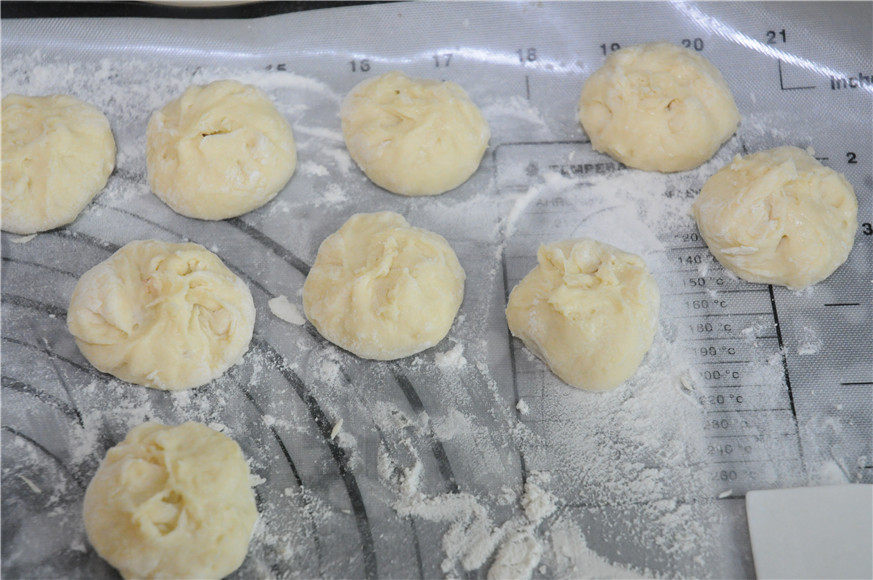 脆底小笼包的做法,好吃不腻!