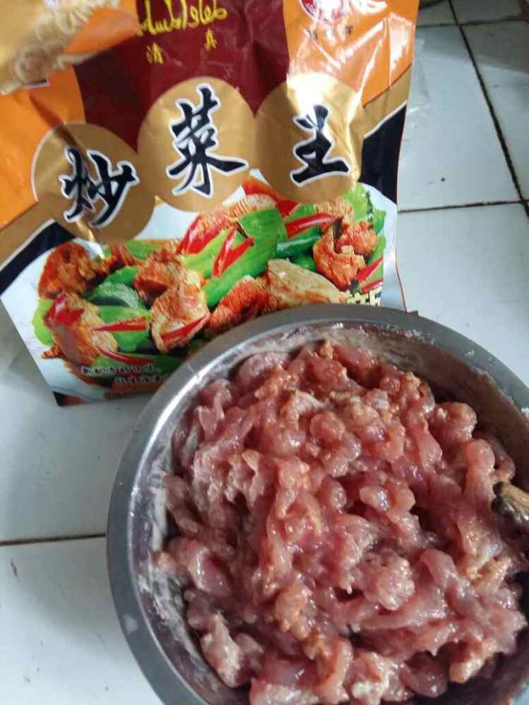 胡萝卜蒜苔炒肉丝怎么做我教你呀