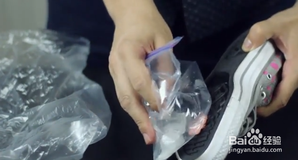 如何去除鞋底上的口香糖