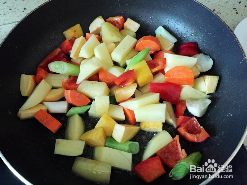 如何做出三汁焖鸡翅？