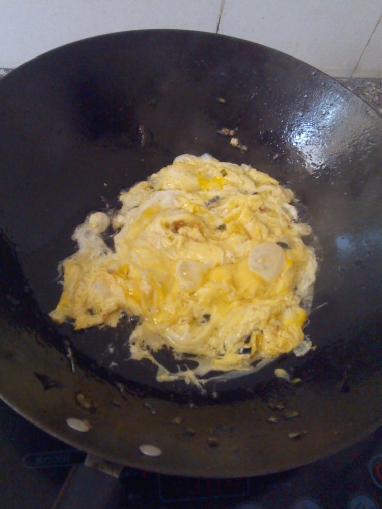 香味十足的韭菜炒鸡蛋!