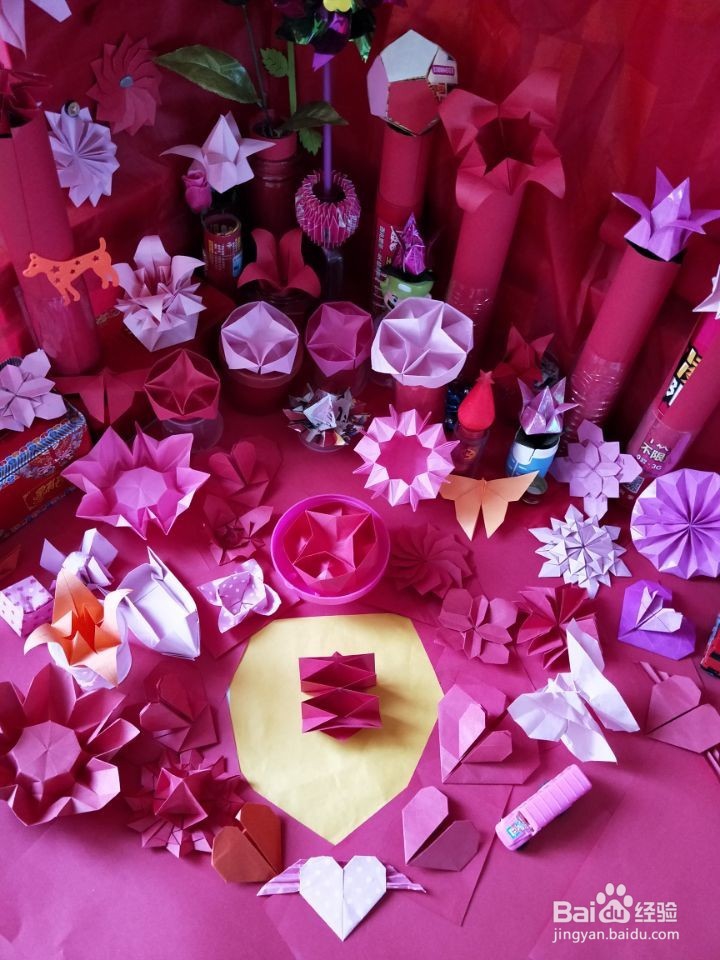 工艺美术馆：圆形多格彩盒。