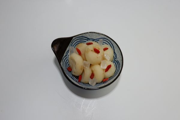 冰糖枸杞蒸荸荠