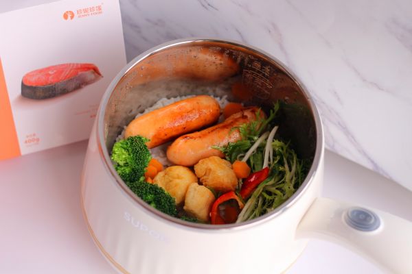 三文鱼肠煲仔饭