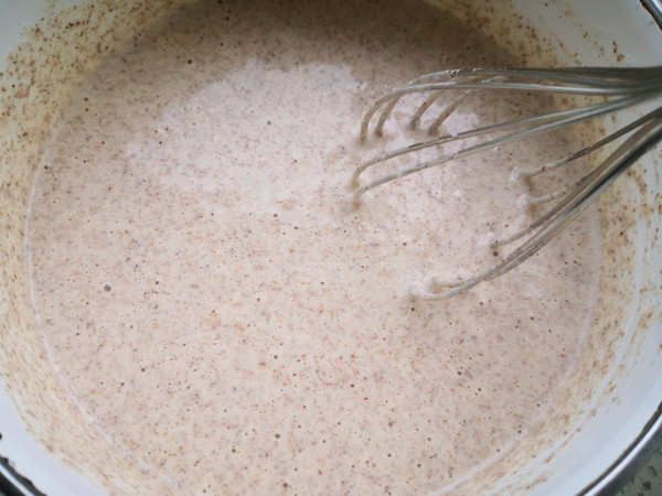 黑全麦松饼配蔓越莓果酱