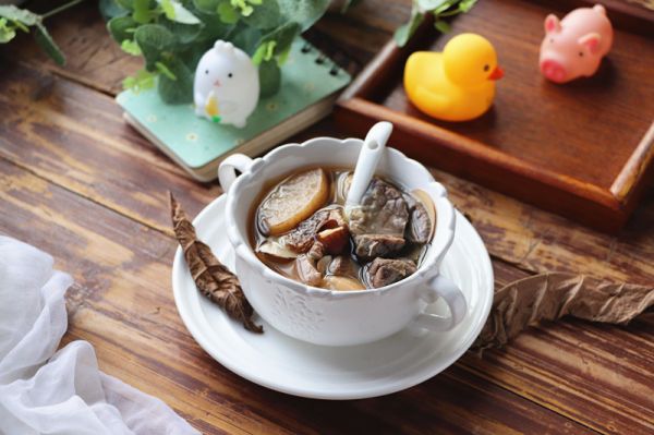 猪肺雪梨海底椰炖汤