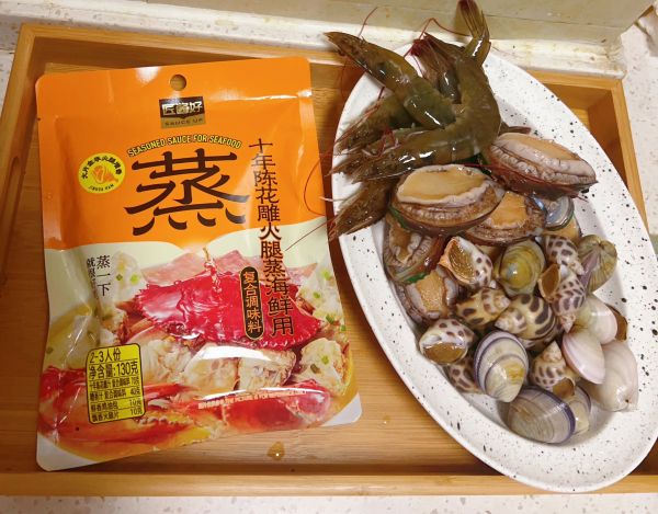 花雕火腿蒸海鲜拼盘