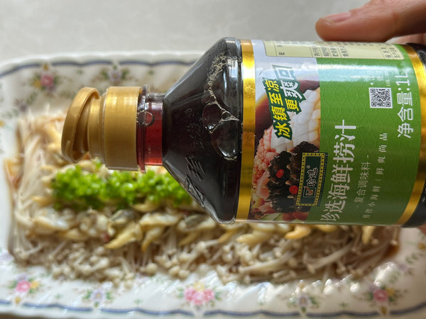 捞汁金针菇蚬子肉