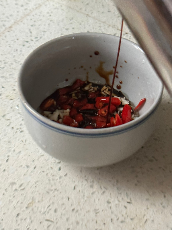 夏季餐桌必吃凉拌皮蛋