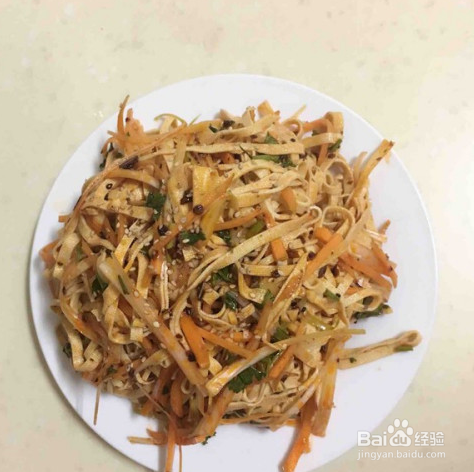 东北炝拌干豆腐丝的做法