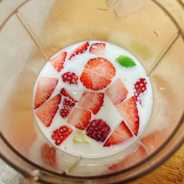 牛油果草莓卡士酸奶