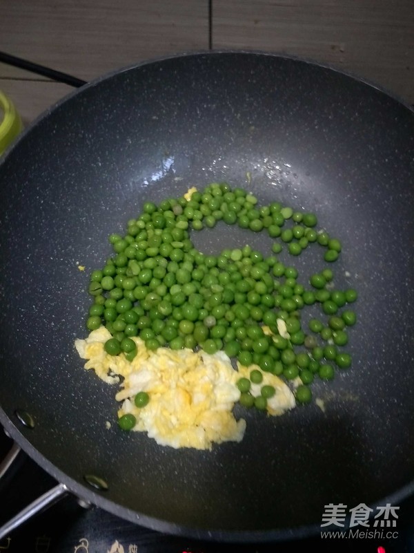 菠萝碗豆玉米炒饭