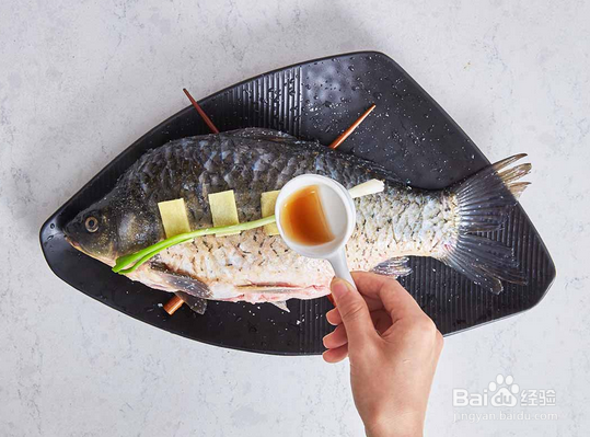 如何做一顿家人都爱吃的清蒸鲤鱼？