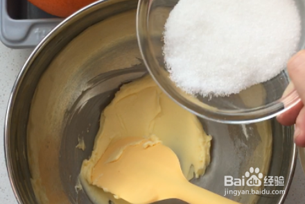 如何自制美味的香橙巧克力妙芙蛋糕？