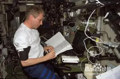 宇航员在太空中怎样获取氧气的?