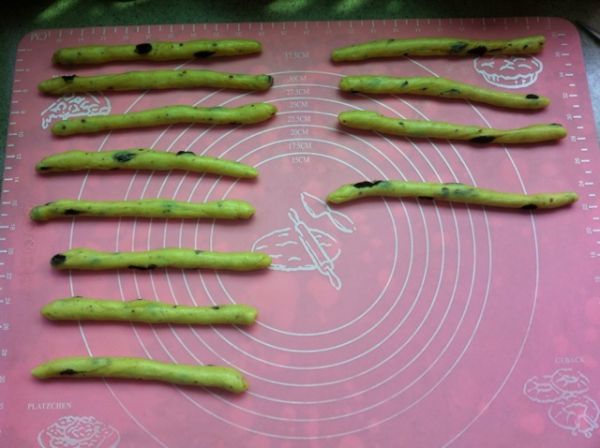 葡萄干花环面包