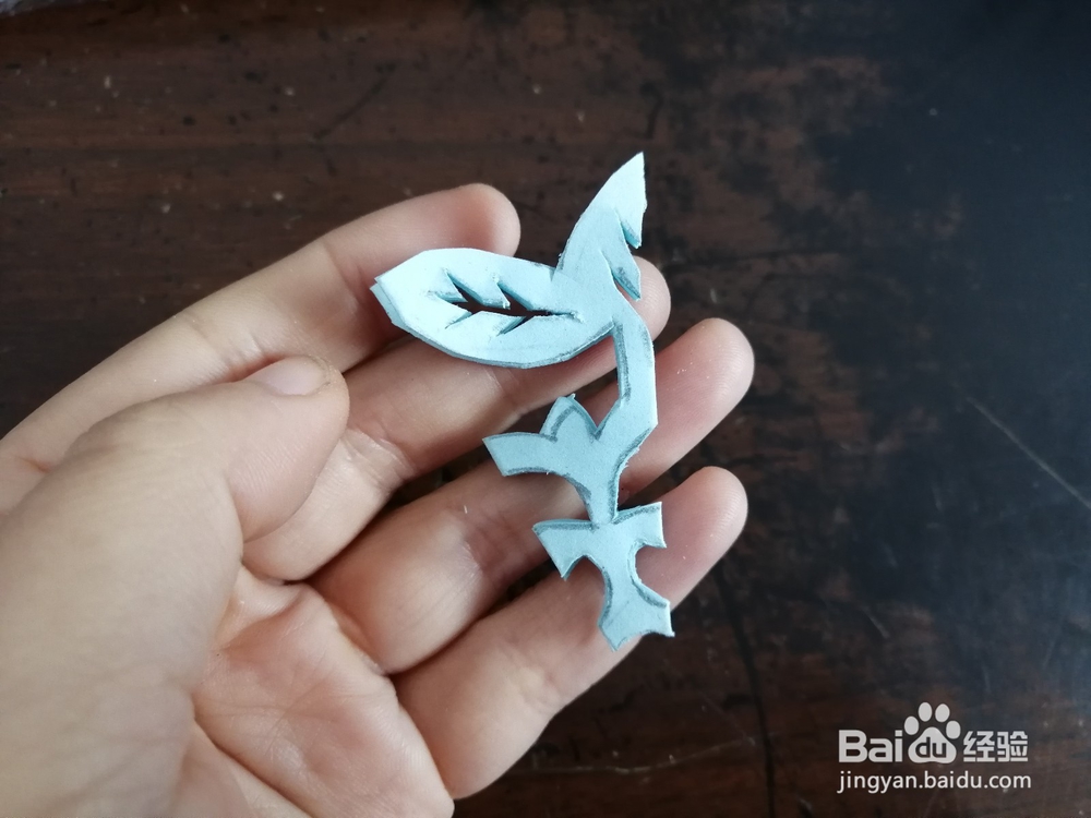 如何剪一幅漂亮的树叶窗花