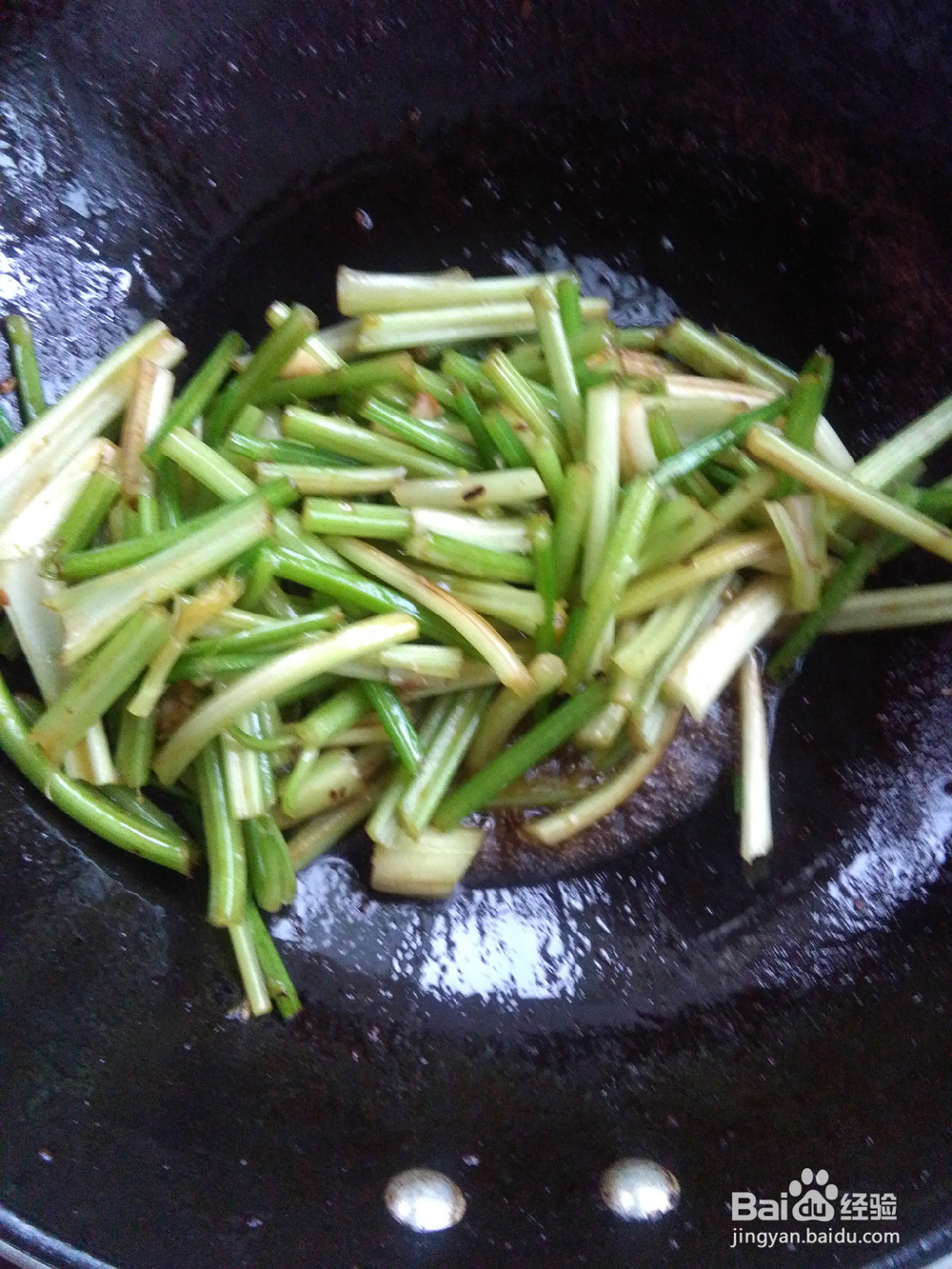 怎么样用炒好的瘦肉炒芹菜千张