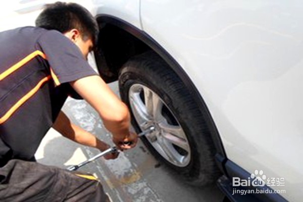 高速公路怎样防止轮胎爆胎？