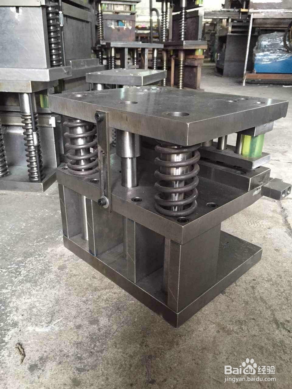 如何安装不锈钢门锁液压冲床的活动模具？