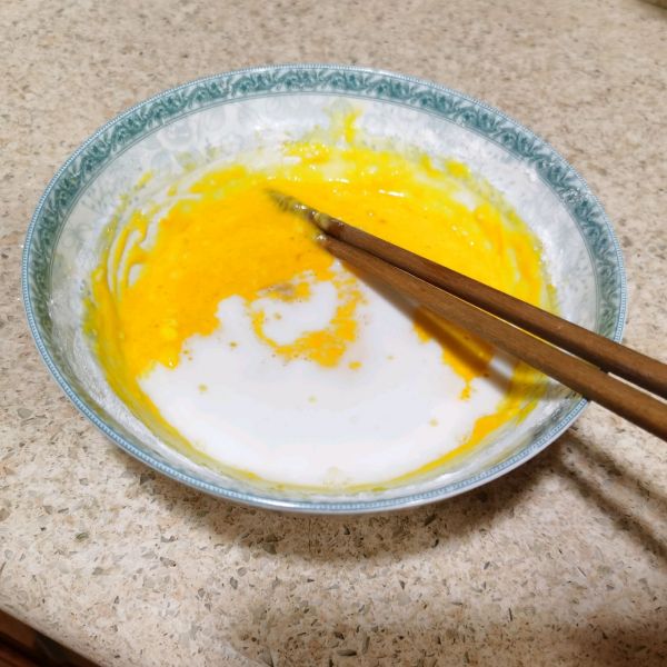 酸奶芒果草莓千层