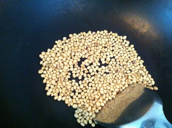 黄豆南乳猪尾煲