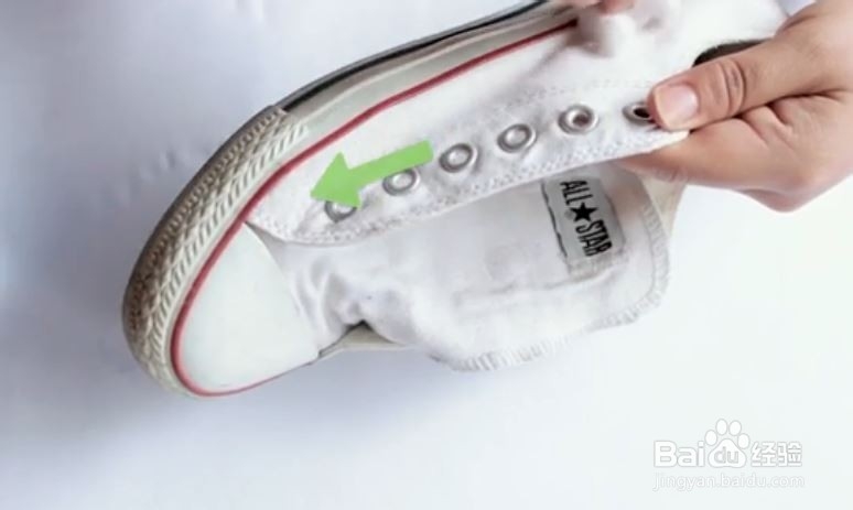 如何清洁白色匡威帆布鞋