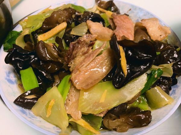 青笋木耳炒五花肉
