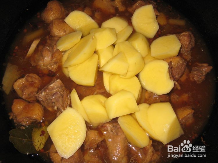 土豆炖鸭肉的家常做法
