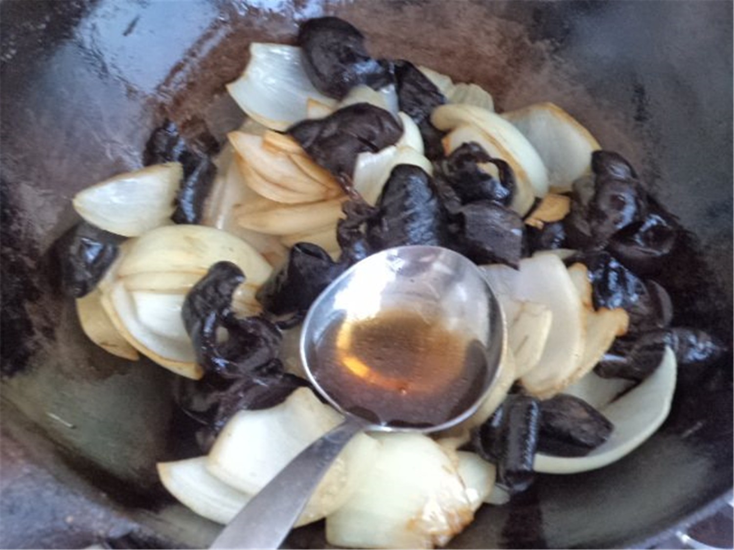 海参能和洋葱一起吃吗