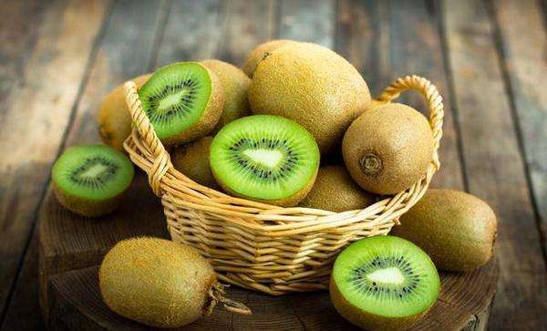 晚上睡觉前吃什么水果有助于睡眠