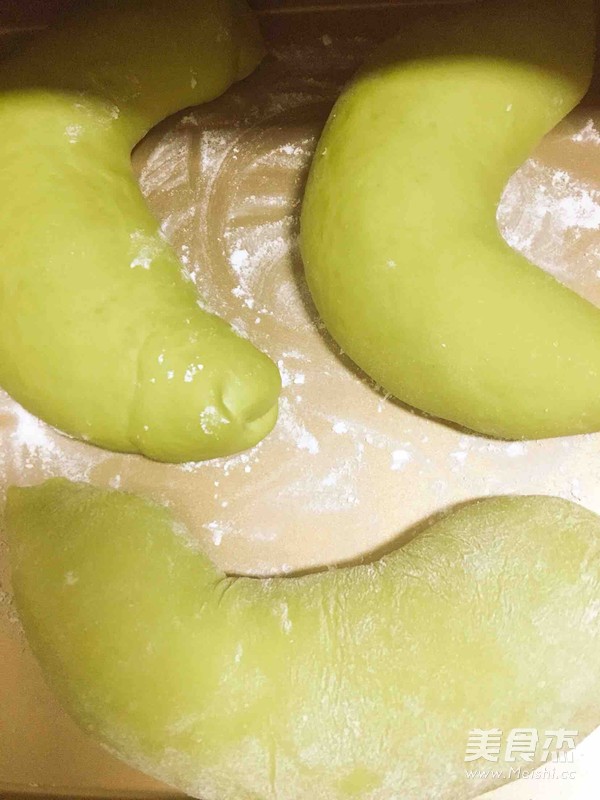 像月牙一般温柔的抹茶红豆软欧包