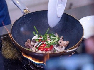 花菇焖豆腐怎么做