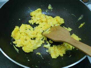 鸡蛋炒米饭的做法