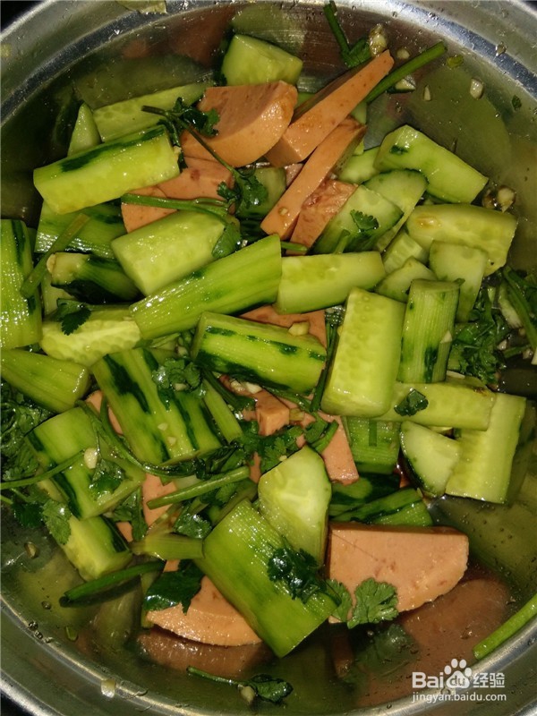 黄瓜午餐肉花生米沙拉