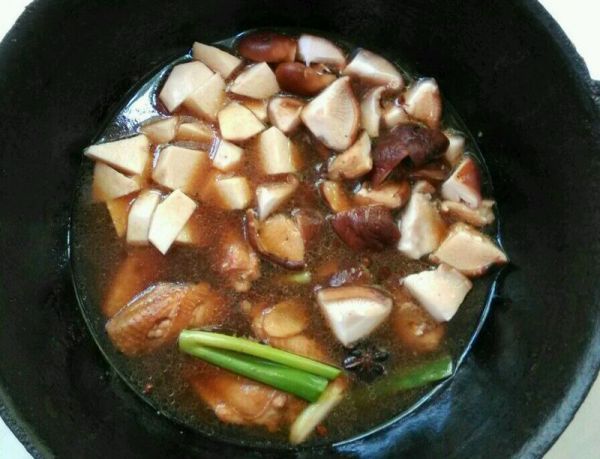 芋头香菇烧鸡翅