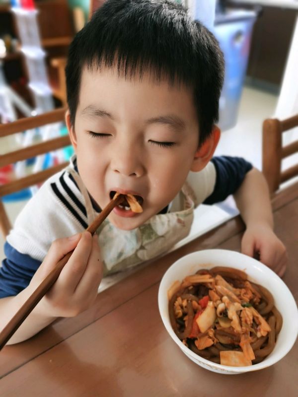 墨鱼鸡肉炒红薯粉条