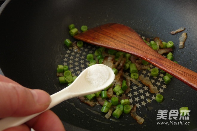 腊肉香菇炒糙米饭