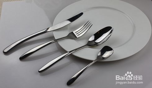 <b>如何正确使用不锈钢餐具</b>