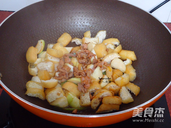 茭白焖豆腐的做法