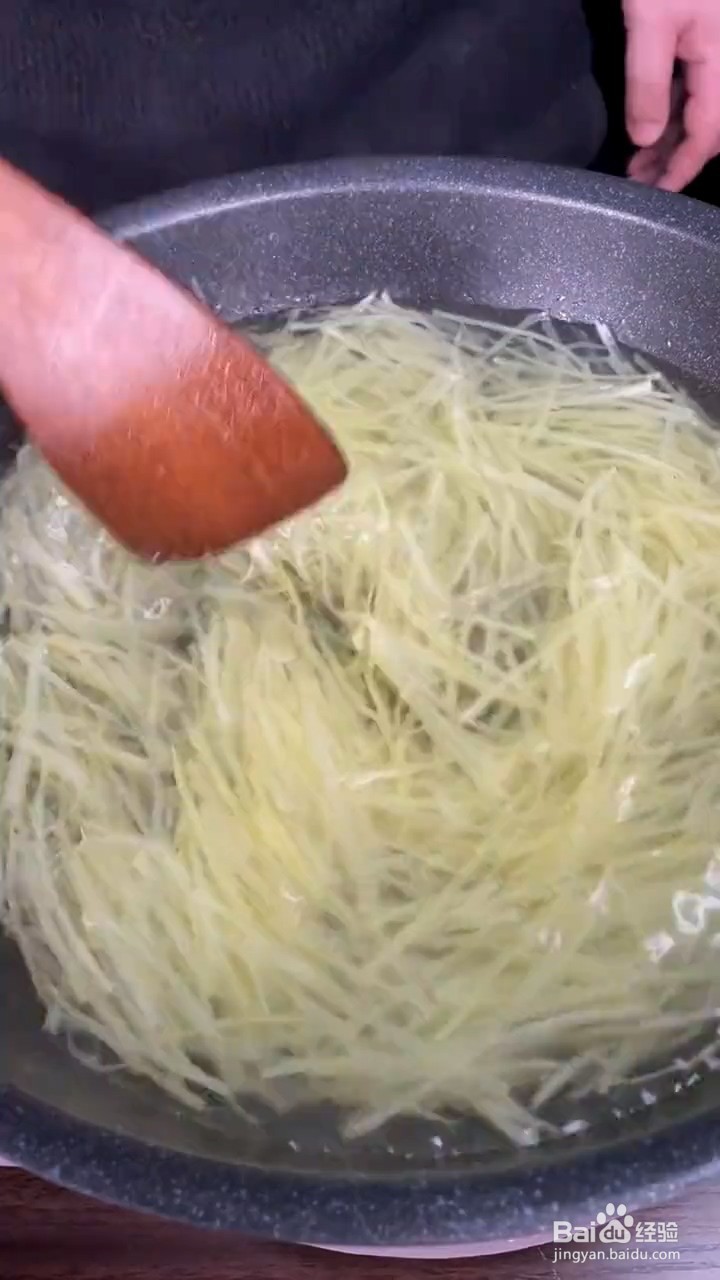 怎样制作酸菜土豆丝炒肉