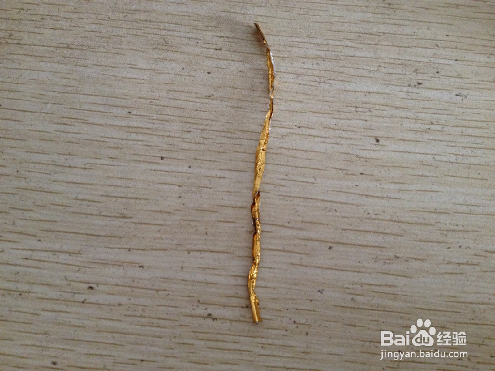 如何用面包袋绑绳和电蚊香片做简易的钢笔支架