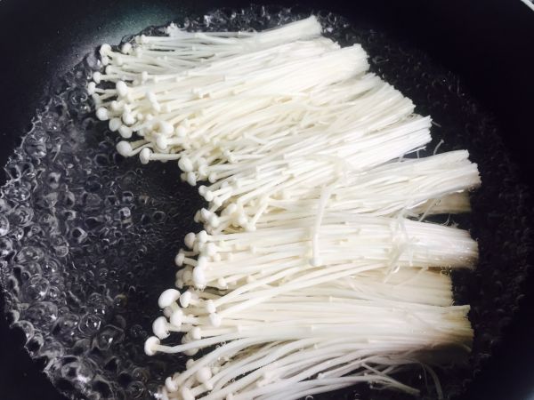 虫草花拌金针菇