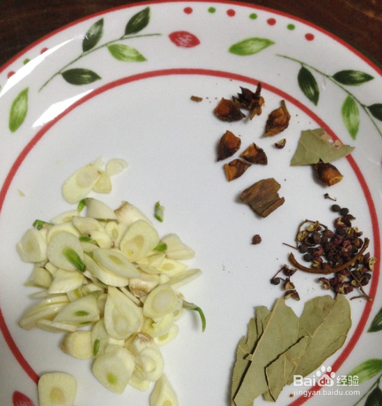 蒜香花生米的做法